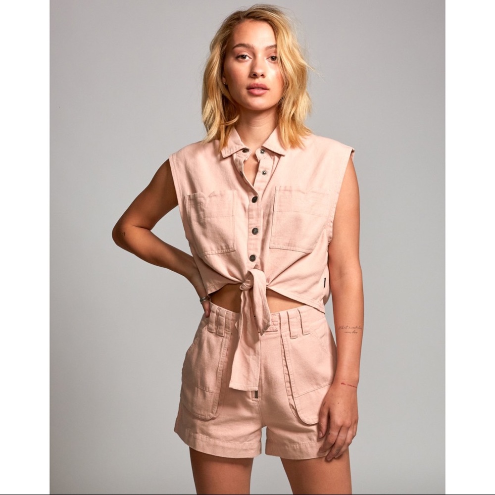 RVCA ‘Emri’ Button Up Knot Top - Picture 2 of 7